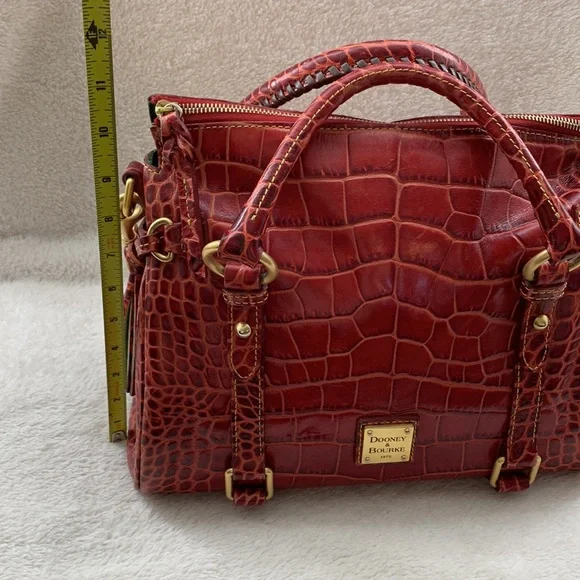 Spectacular Dooney & Bourke Red Crocodile Embossed Leather Handbag - Picture 12 of 15